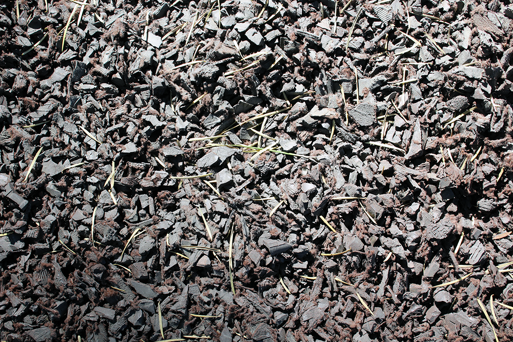 Rubber mulch nuggets (brown)